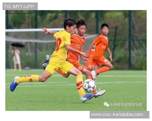 成都足球小将崭露头角助力青少年足球梦想的实现与发展