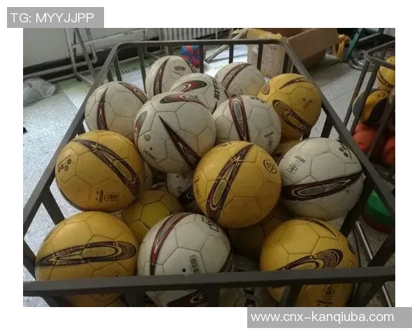 足球器材的选择与使用技巧助你提升球技与比赛表现的全面指南