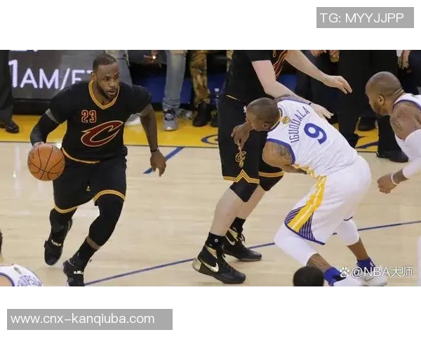 2012年NBA总决赛热火与雷霆的巅峰对决回顾与精彩瞬间分析